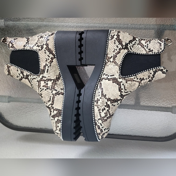 Tinstree Chelsea Women's Ankle Boots Snakeskin Print Combat Chunky Heel Sz 9.5 - Picture 5 of 14